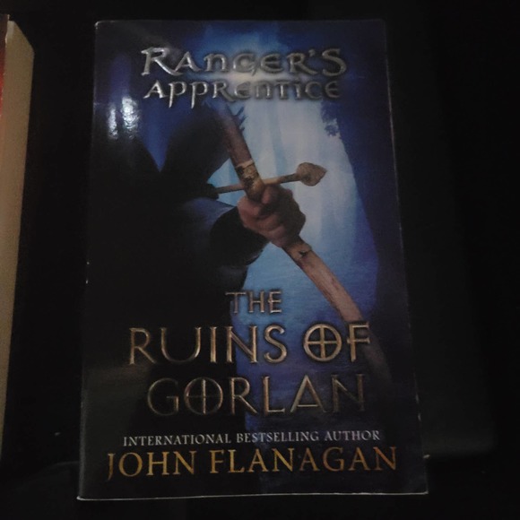 Lot of 2 John Flanagan Ranger's Apprentice Burning Bridge / Ruins Of Gorlan PB - Picture 3 of 3